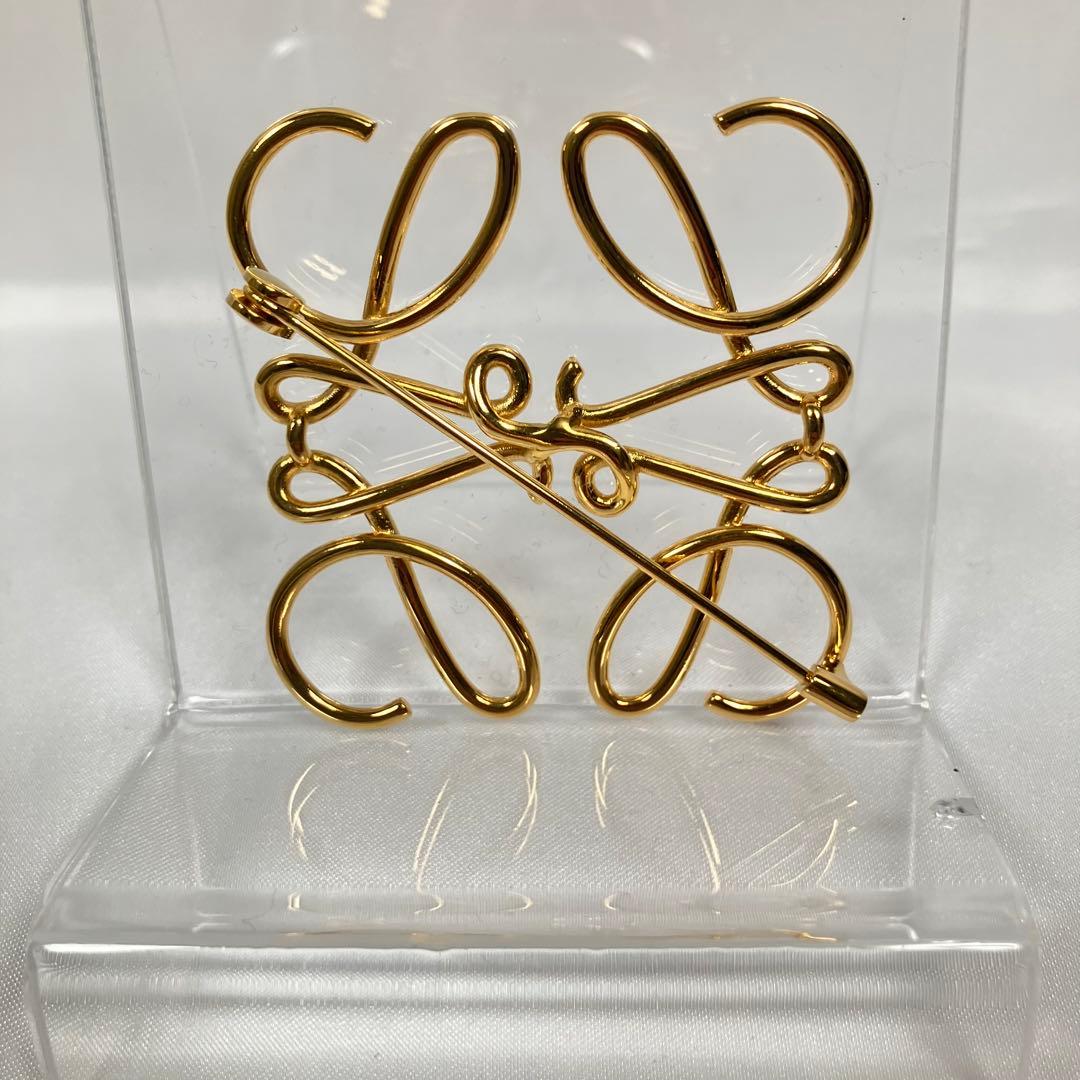 ロエベ アナグラム ブローチ ゴールド色 中古良品