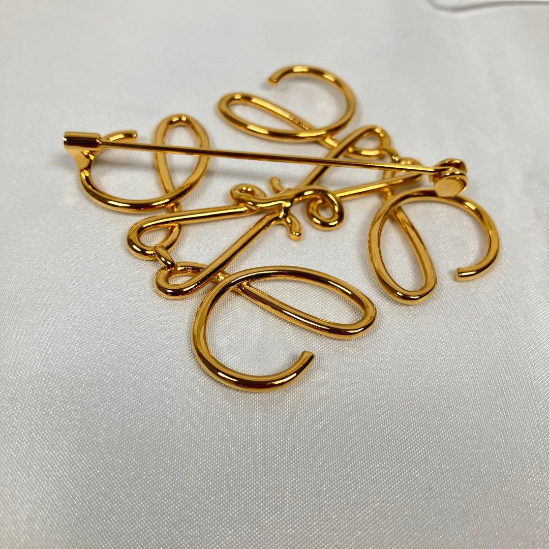 ロエベ アナグラム ブローチ ゴールド色 中古良品