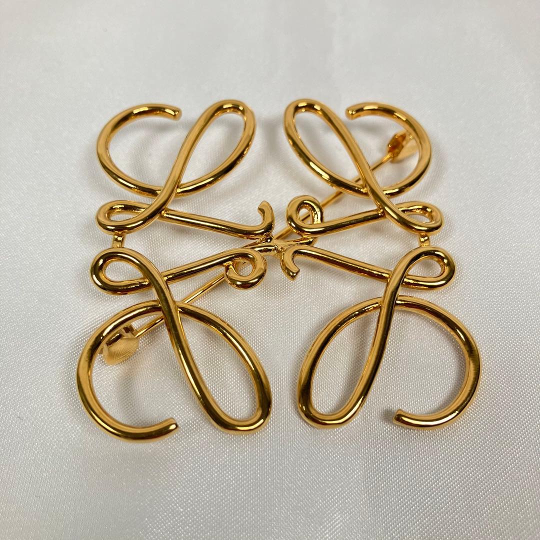 ロエベ アナグラム ブローチ ゴールド色 中古良品