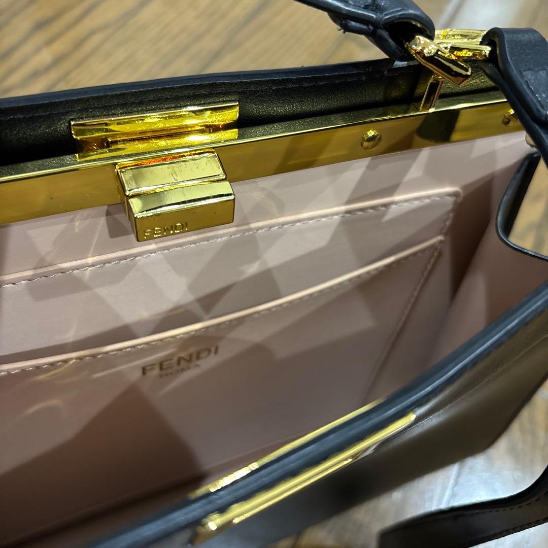 新品！レザー ハンドバッグ！ブラック×ゴールド！