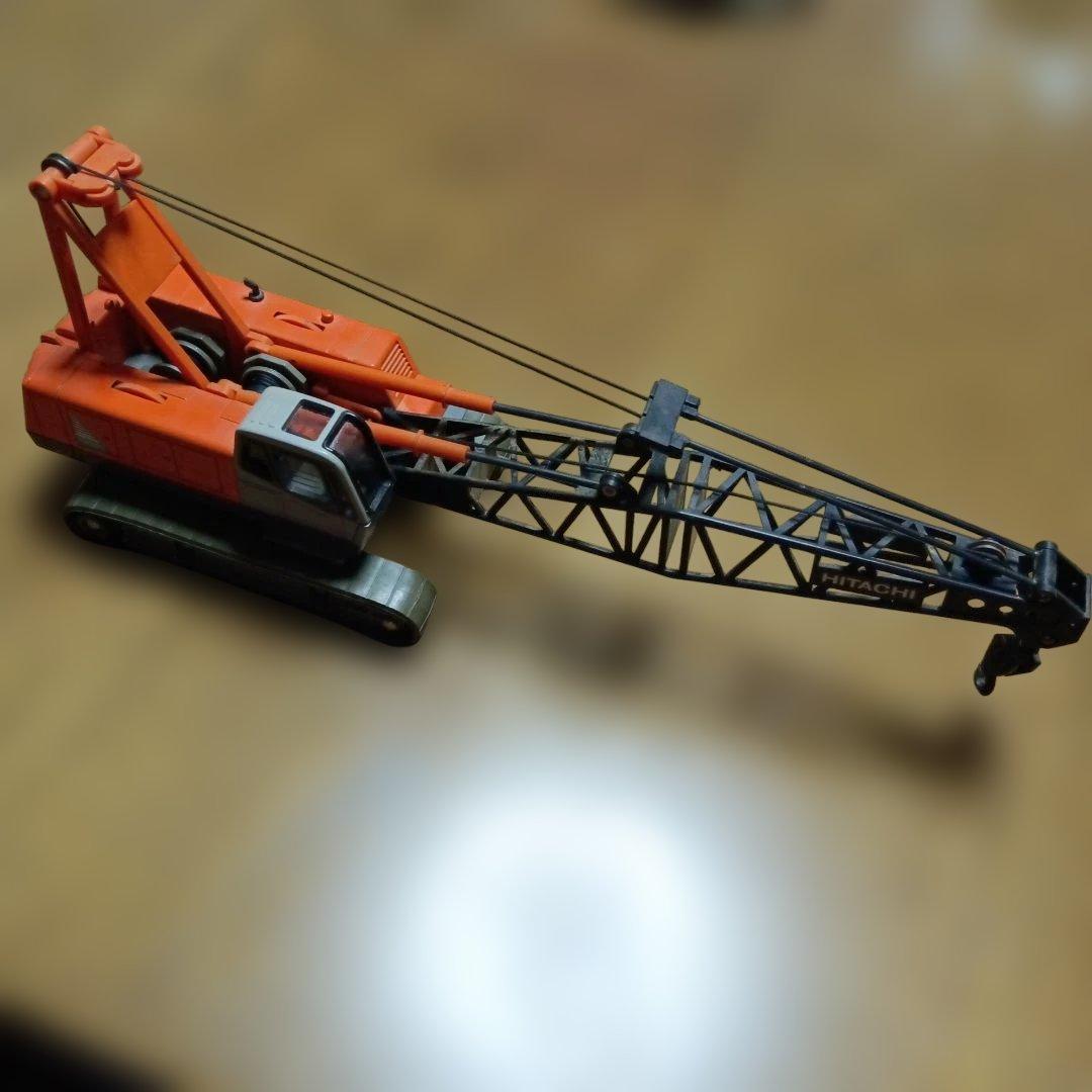 日立 クレーン車 オレンジ色