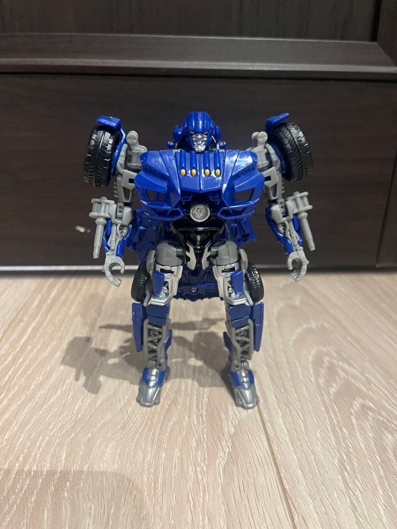 海外ユニバーサル限定　トランスフォーマー　イーバック　EVACダークサイドムーン