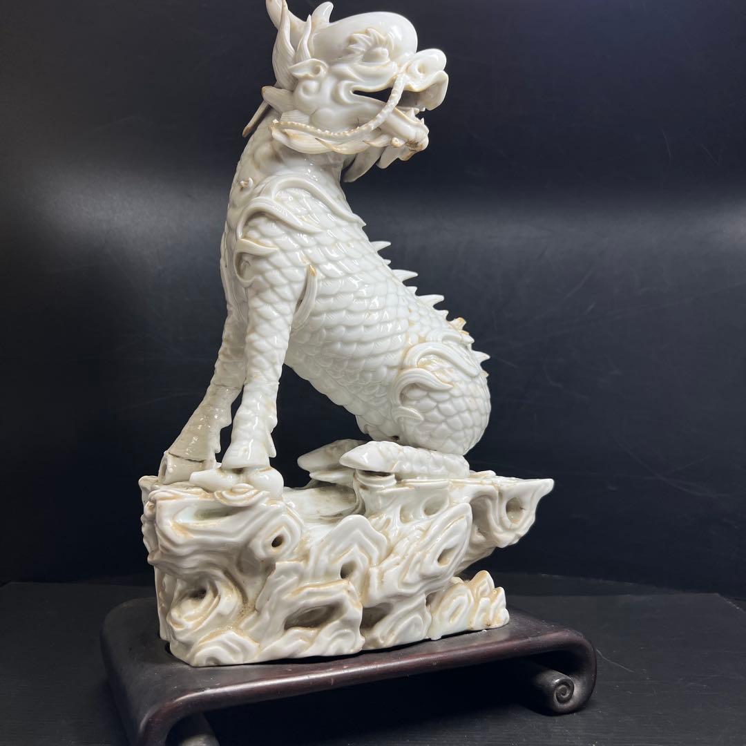 中国清時代　白磁キリン唐木台付　高さ約35㎝　東Y7-1211☆2Fトヒオ