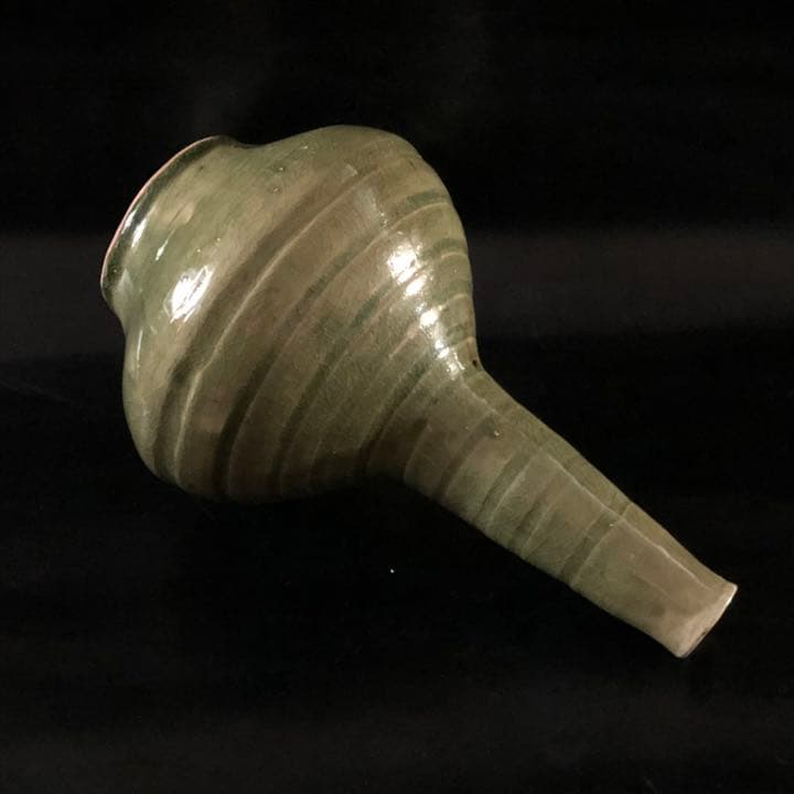 古美術◼️蔵からかなり美しい曲線の緑色の壺、壷、花瓶が出てきました。花道具、茶道具