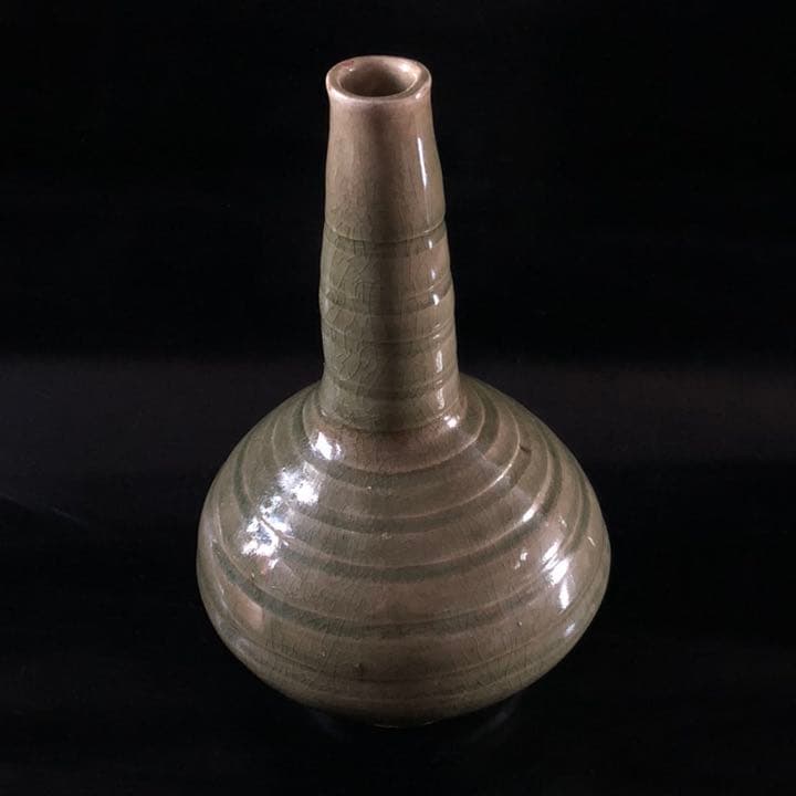 古美術◼️蔵からかなり美しい曲線の緑色の壺、壷、花瓶が出てきました。花道具、茶道具