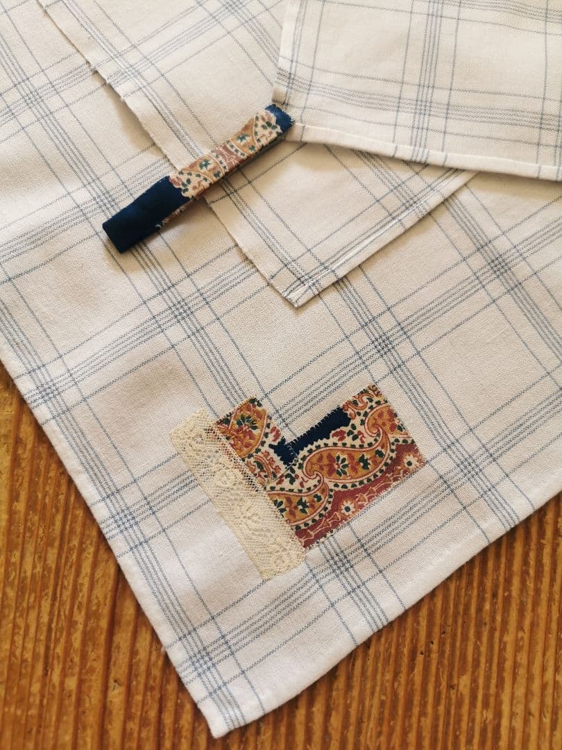 アンティーク インディゴ西洋花更紗アップリケ＆レース装飾付 ブルーチェッククロス