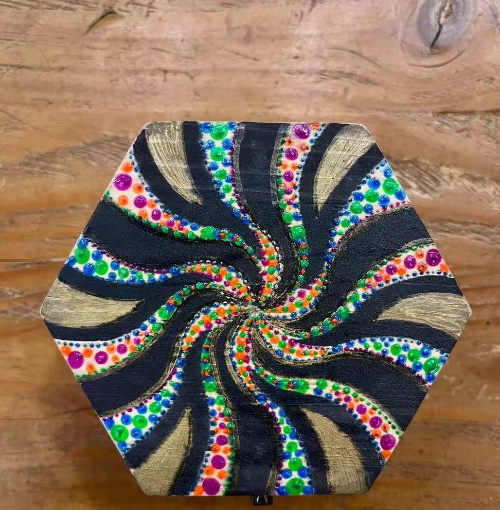 カラフルビーズの六角形置物