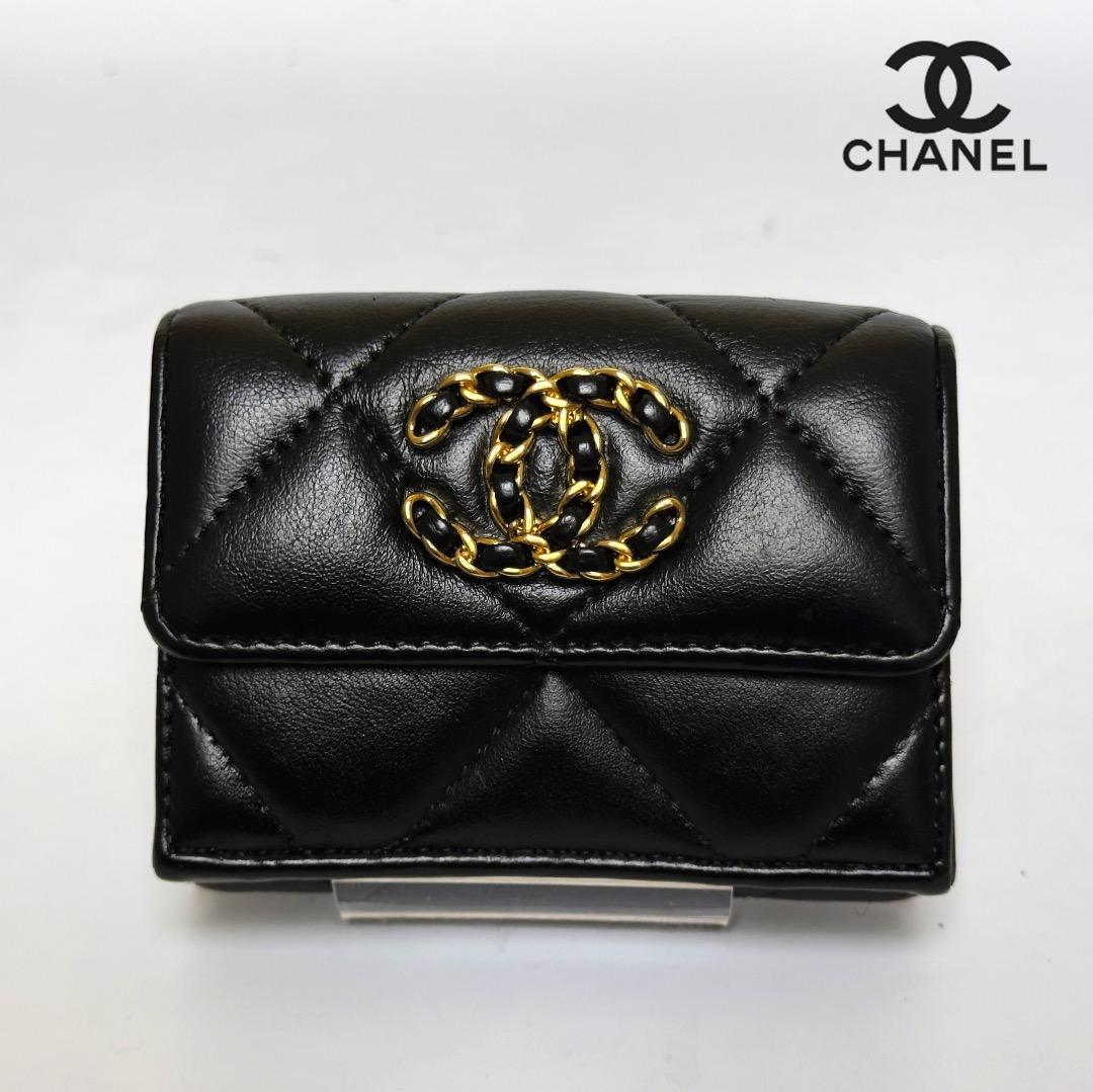 正規品　CHANEL シャネル19　ディズヌフ　Wホック　三つ折り財布