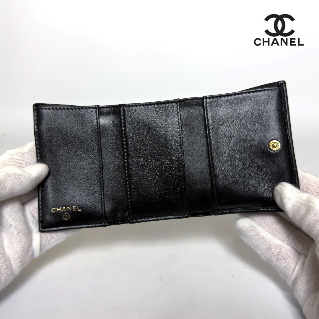 正規品　CHANEL シャネル19　ディズヌフ　Wホック　三つ折り財布