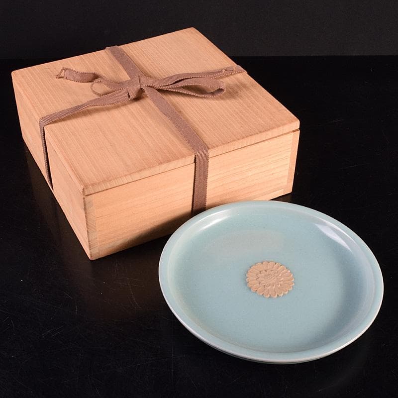 鍋島焼　鍋島青磁　花刻　盤　皿　時代箱付　M　R8806