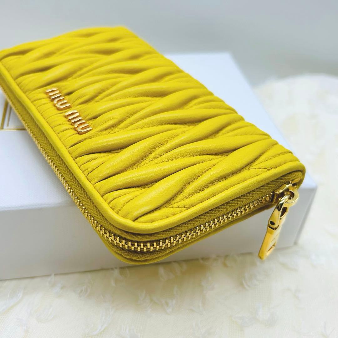 ミュウミュウ[希少カラー]マテラッセL字ラウンドファスナー財布ケース