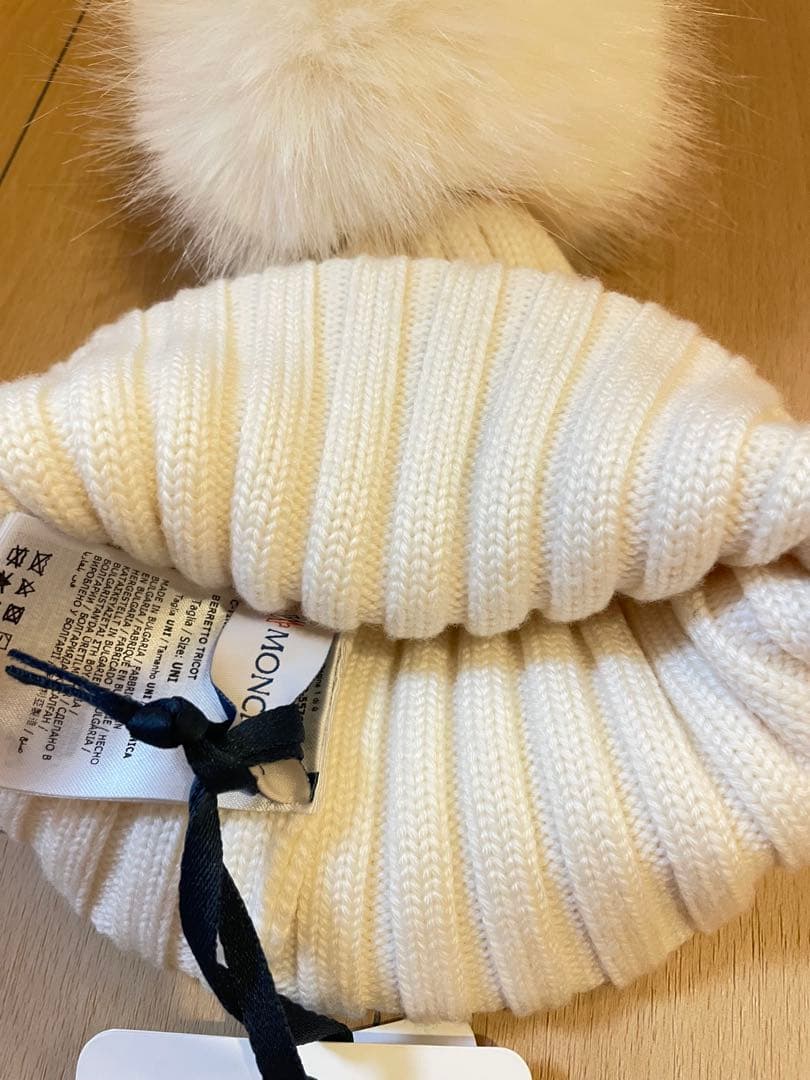 ✨新品未使用⭐️モンクレール　レディースニット帽 ファー付きポンポン