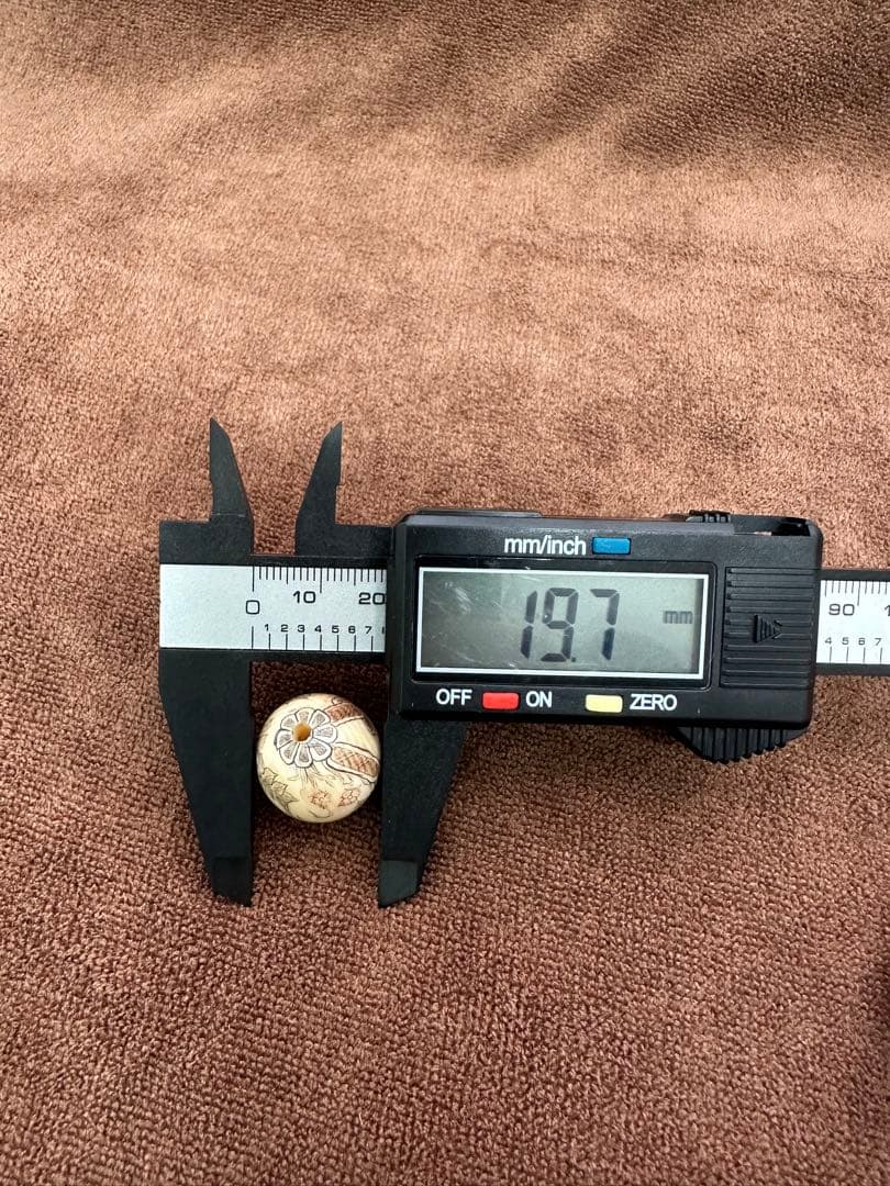 和装小物　緒締め　アンティーク　天然素材　細密彫刻　鯨の歯