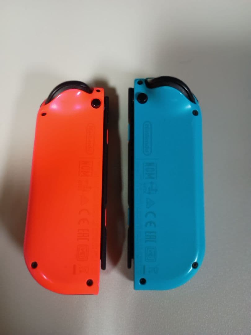 Nintendo Switch 本体2台 青と赤のJoy-Con付き