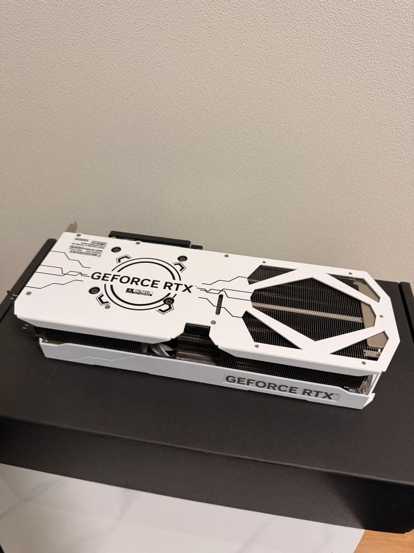 玄人志向 GK-RTX4070Ti-E12GB/WHITE/TP