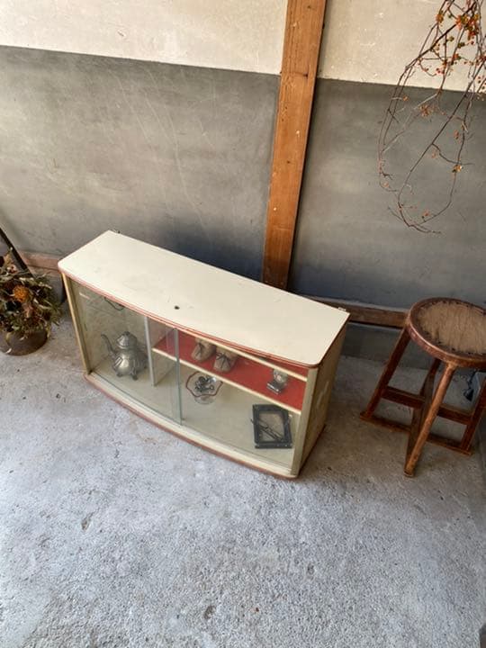 ビンテージ アールガラスの飾り棚