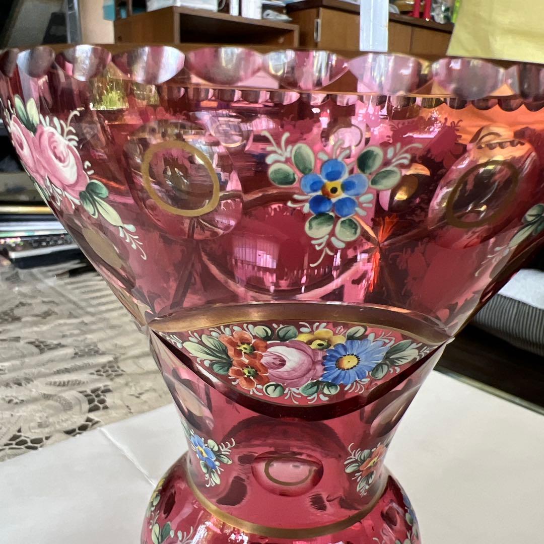 ピンクの花模様ガラスフラワーベース