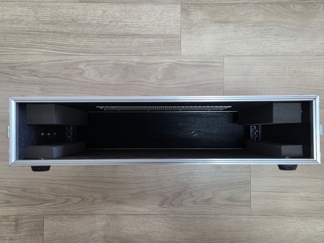 Duplex 1Uラックケース 放熱パンチングメタル使用