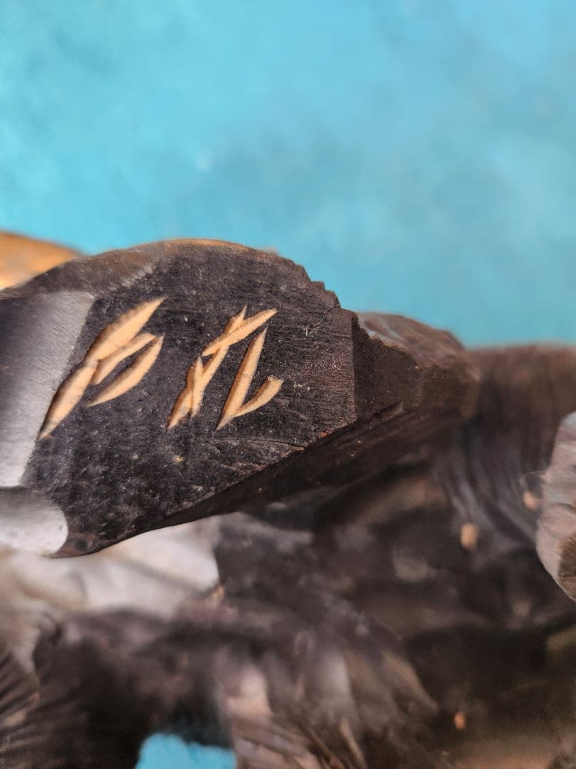 木製クマの彫刻 魚を持つ　昭和レトロ