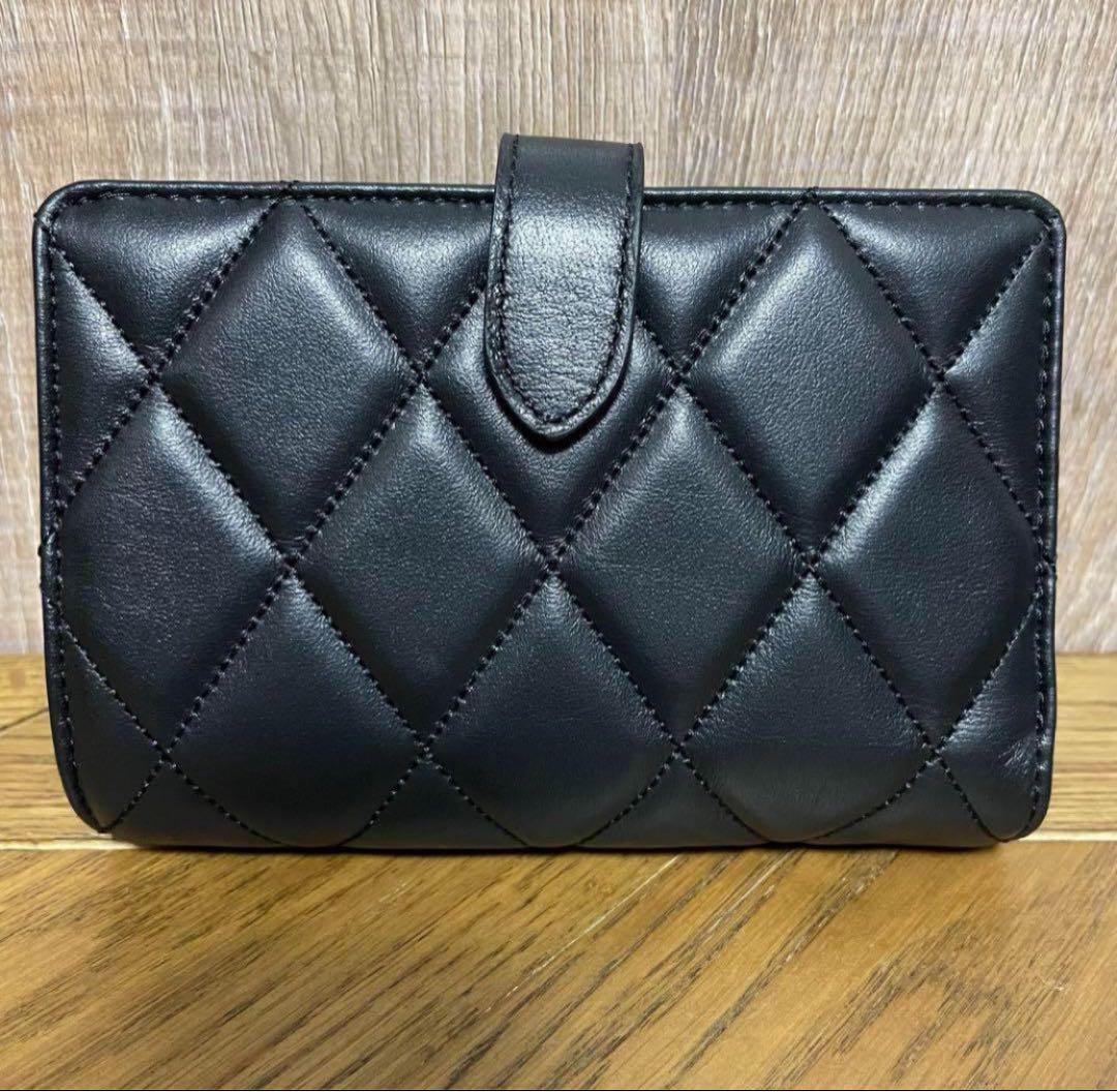 新品✨Kate spade キルティング財布 2つ折り　ブラック　人気カラー