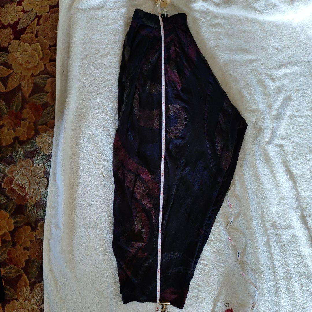 ヨーガンレール　サルエルパンツ 黒と紫の模様