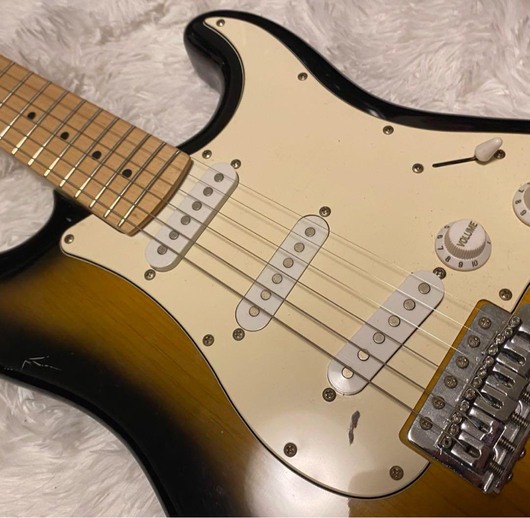 Fender ストラトキャスター 美品　カポ　ピック　ケース付き