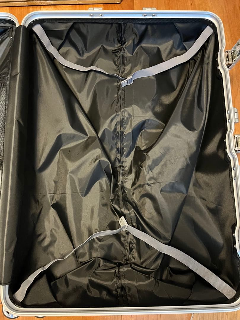 シルバー キャリーケース 大型　7泊〜10日用