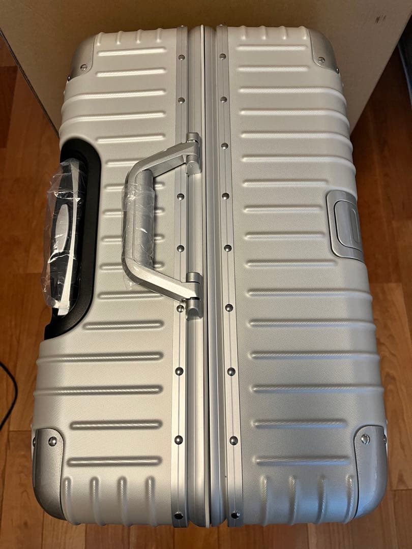 シルバー キャリーケース 大型　7泊〜10日用