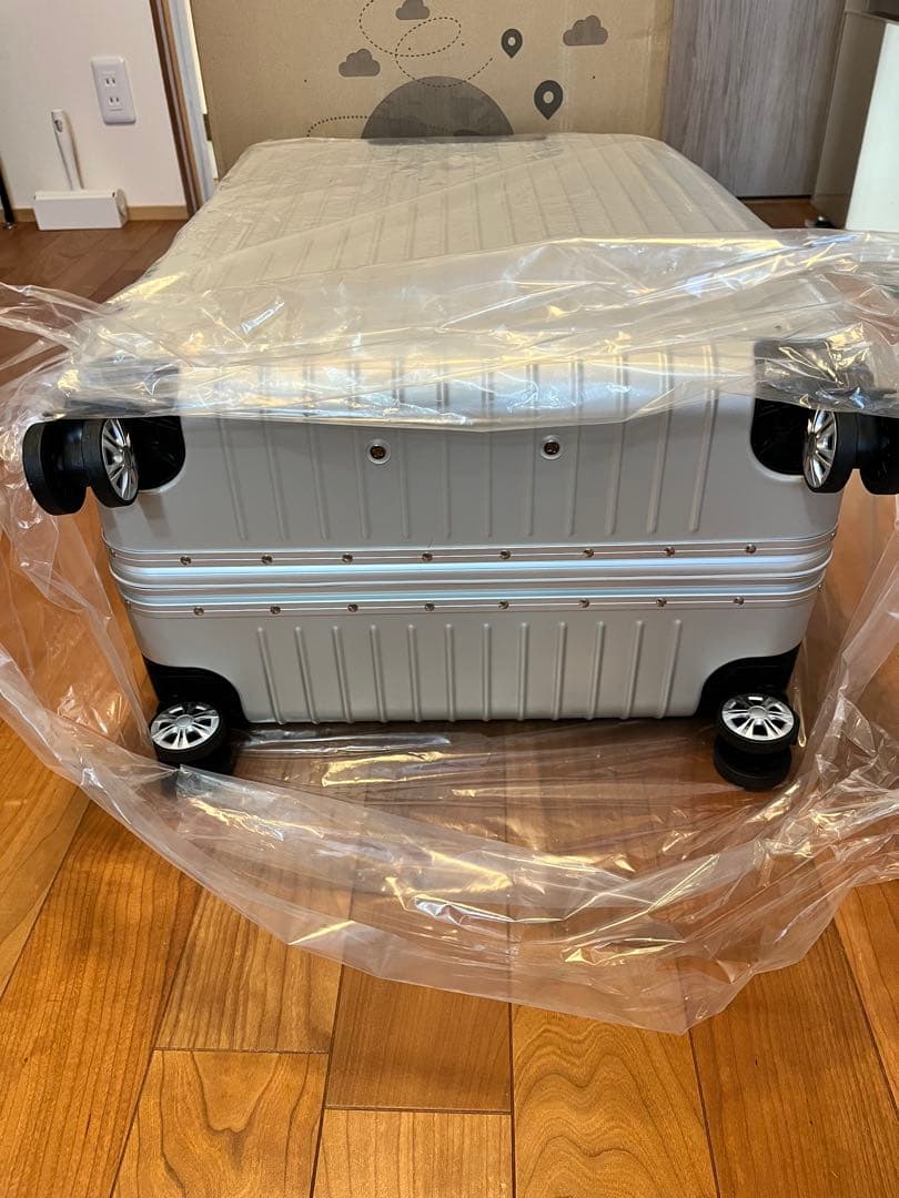 シルバー キャリーケース 大型　7泊〜10日用