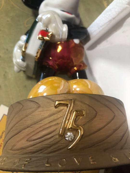 ディズニー生誕75周年記念　1000個限定　ミッキーマウス陶器フィギュア