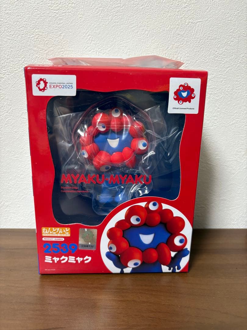 ミャクミャク ねんどろいど(特製台座付き)