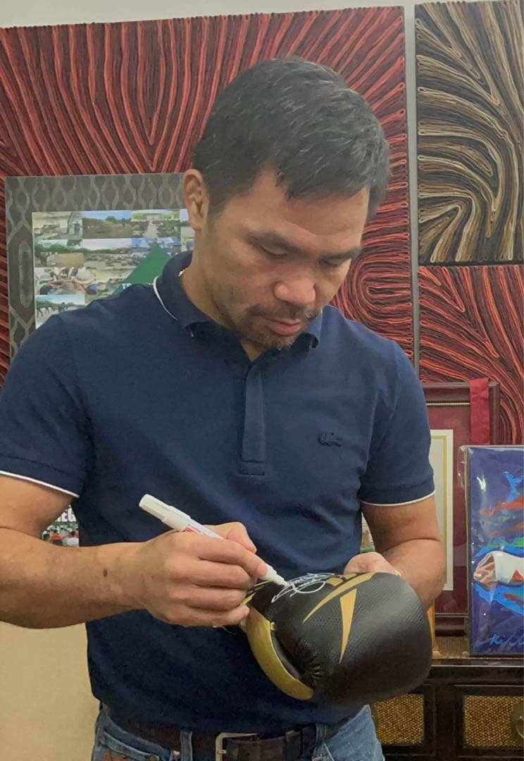 マニー・パッキャオのサイン入りボクシンググローブ