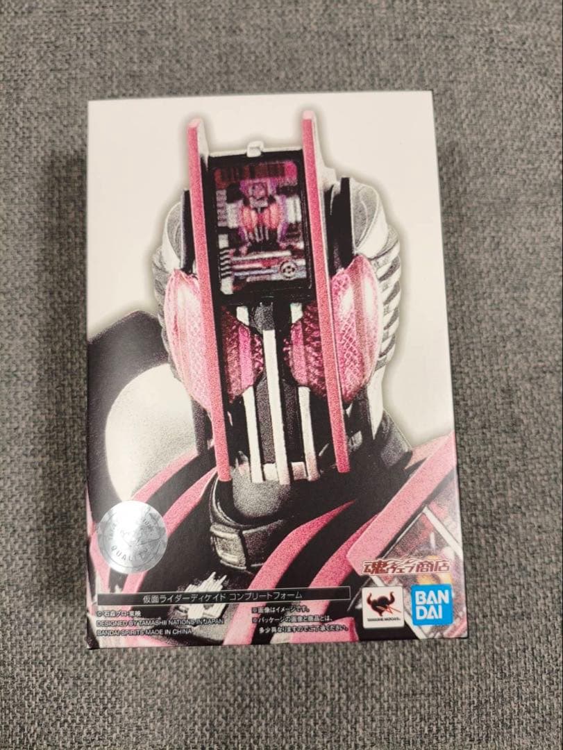 S.H.Figuarts真骨彫製法 仮面ライダーディケイド コンプリートフォーム