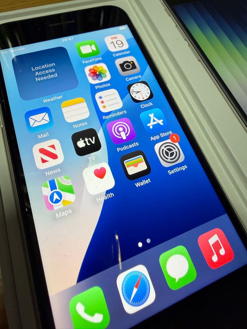 8*1様 Apple iPhone SE (第3世代) 128GB 【シンガポー