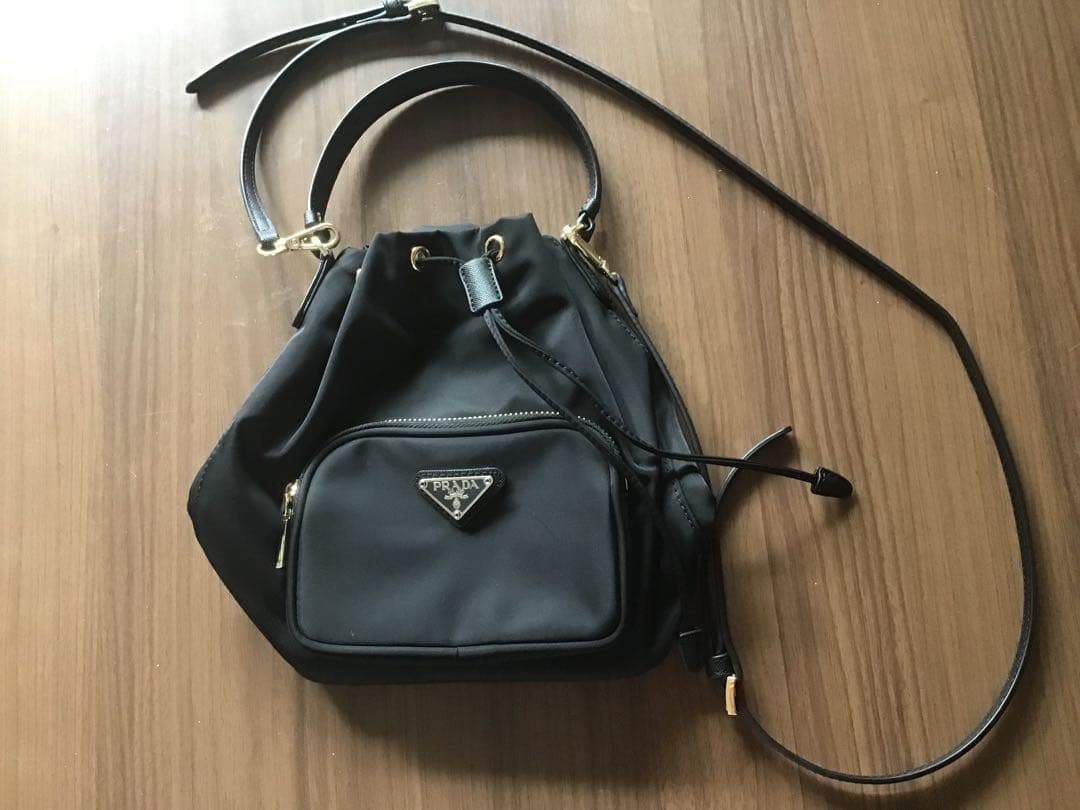プラダショルダーバッグ美品