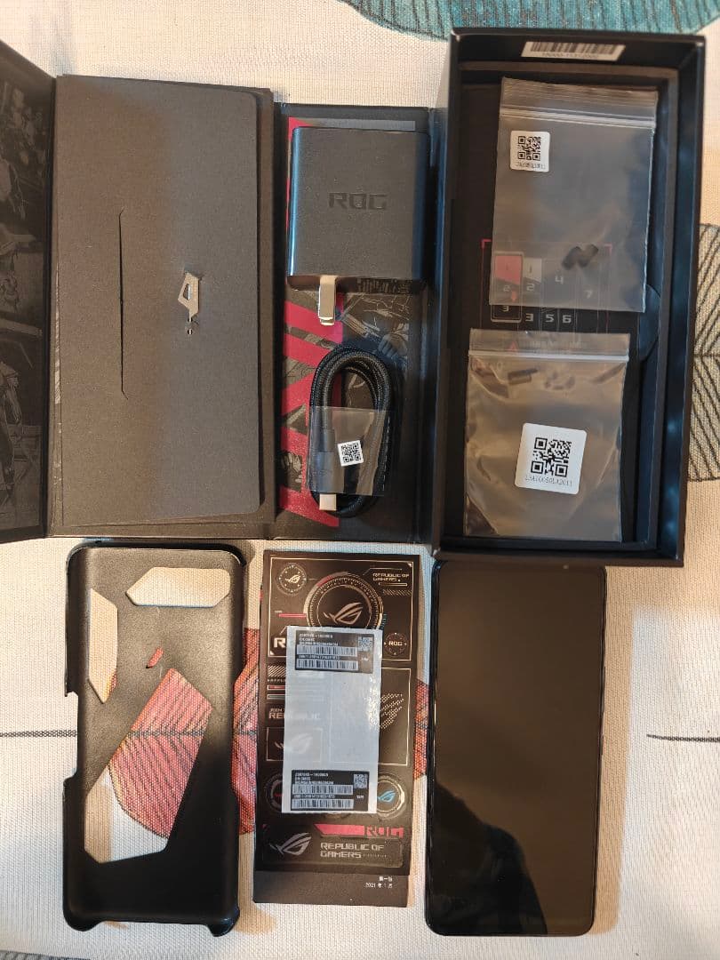 ASUS ROG Phone 5 ゲーミングスマートフォン 16gb 256gb