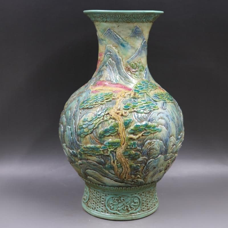 清乾隆粉彩浮彫刻山水魚尾瓶 景徳鎮 陶磁器 装飾品 工芸品美術品 置物