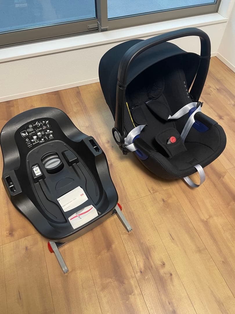 britax i-Size ブラックベビーシート　ボルボ