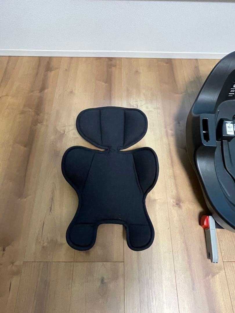 britax i-Size ブラックベビーシート　ボルボ