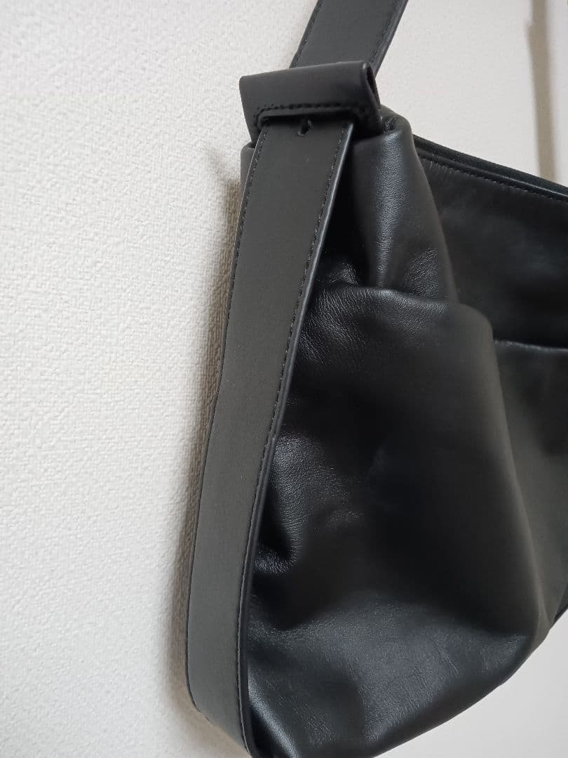 イアパピヨネ 本革 2WAYレザーショルダーバッグ ブラック ear