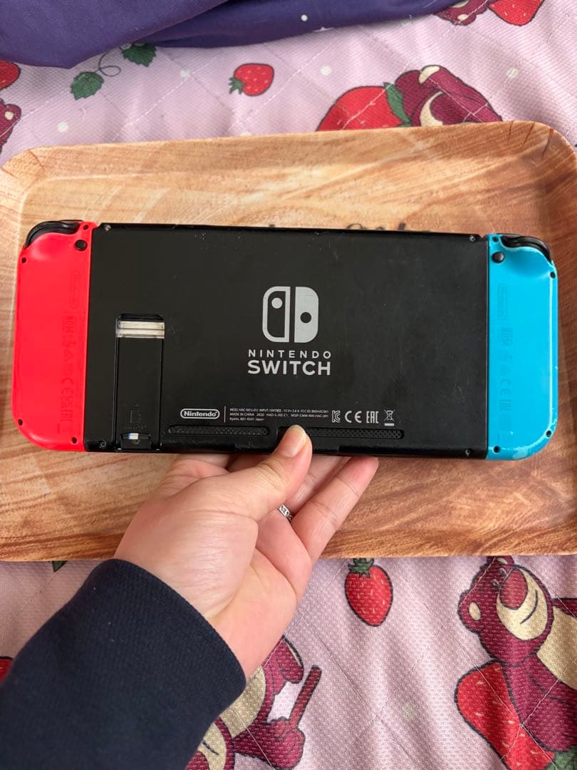 Nintendo Switch 本体 青と赤のJoy-Con