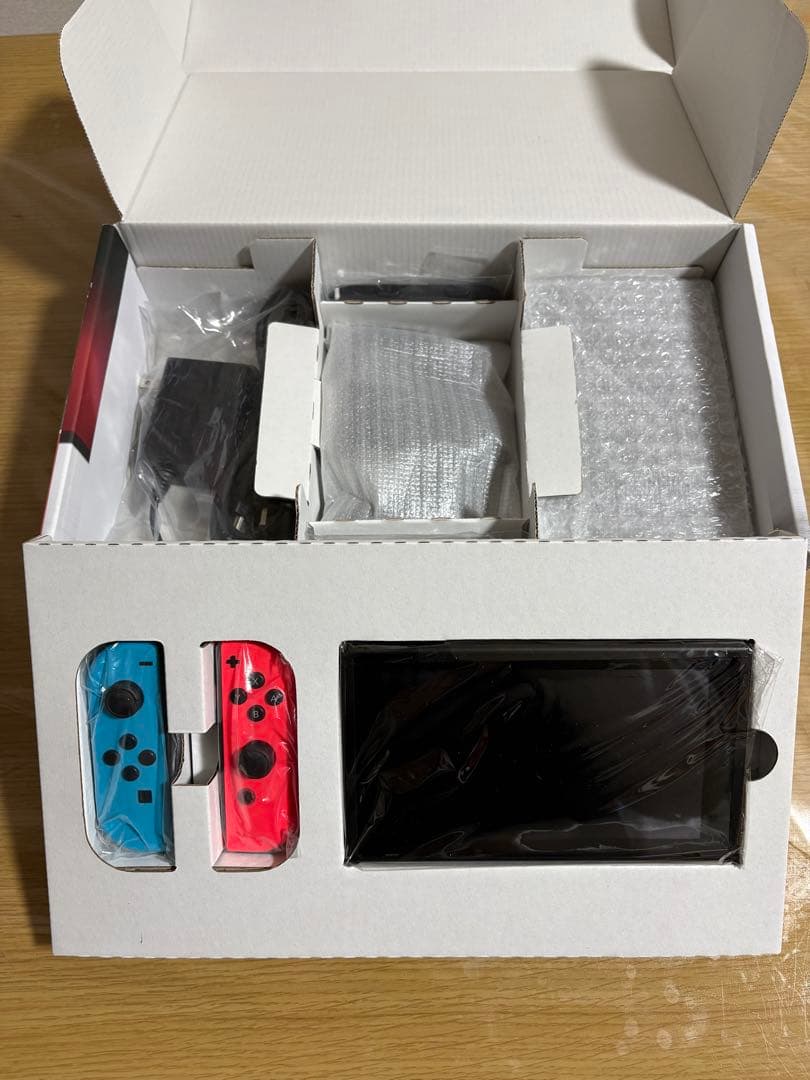 【Nintendo】Switch 本体　ネオンブルー/ネオンレッド