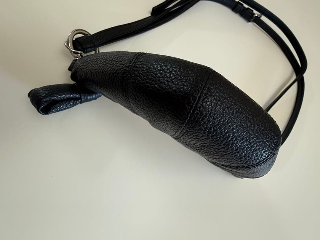 小物 CROSS-BODY CROISSANT COIN PURSE