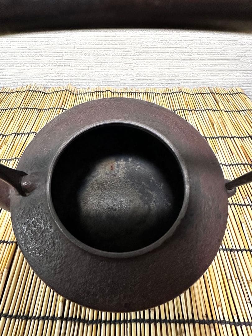 ＵＳＥＤ、良品　岩手県奥州 佐秋鋳造所 佐藤守巨造 真作保証　南部鉄瓶 南部鉄器