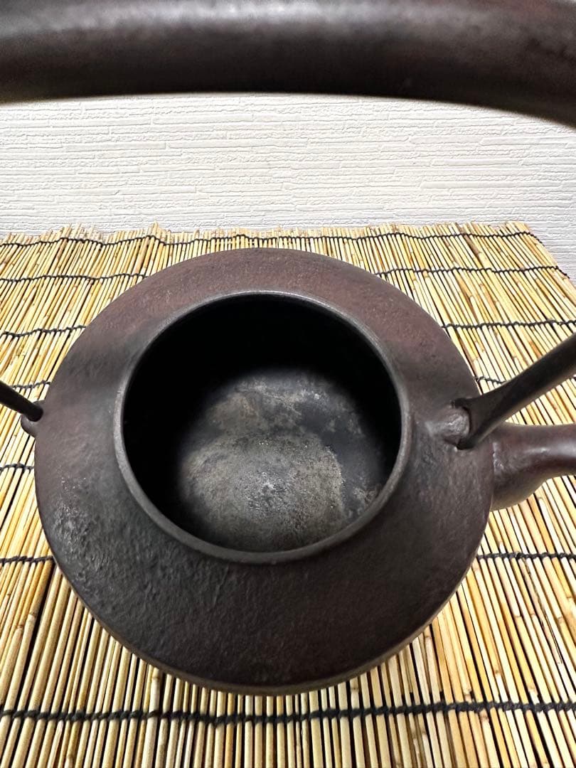 ＵＳＥＤ、良品　岩手県奥州 佐秋鋳造所 佐藤守巨造 真作保証　南部鉄瓶 南部鉄器