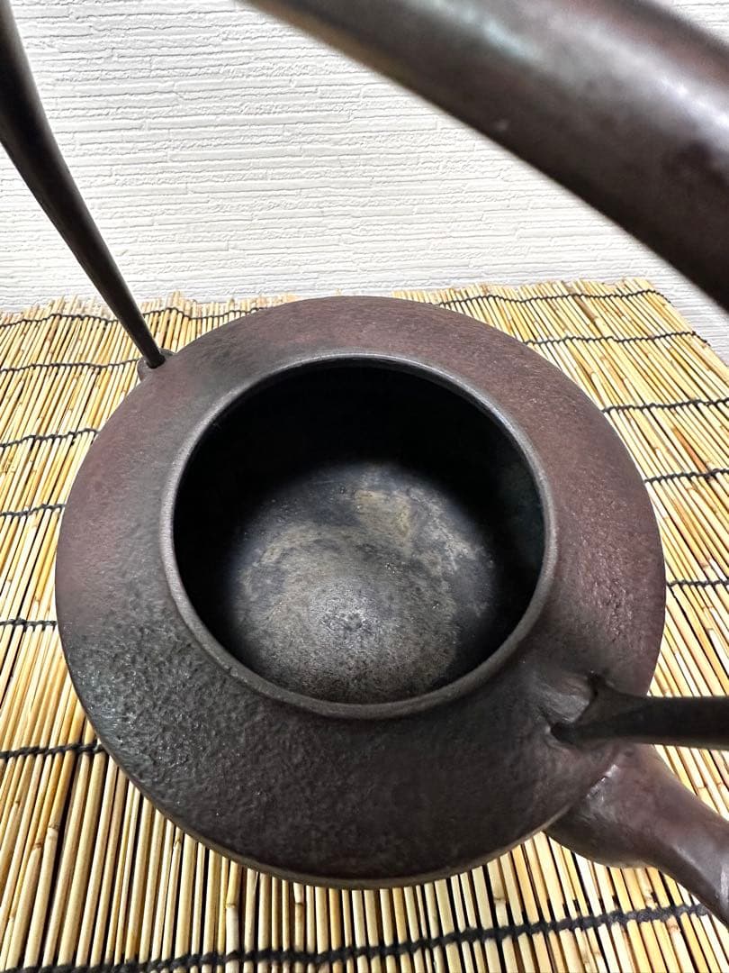 ＵＳＥＤ、良品　岩手県奥州 佐秋鋳造所 佐藤守巨造 真作保証　南部鉄瓶 南部鉄器