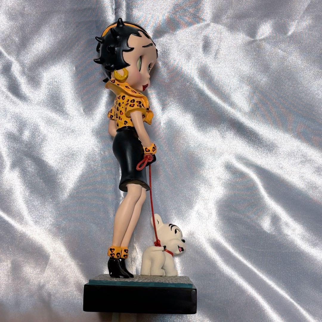 【ベティ・ブープ】BettyBoopフィギュア/激レア/希少/可愛い/愛犬の散歩