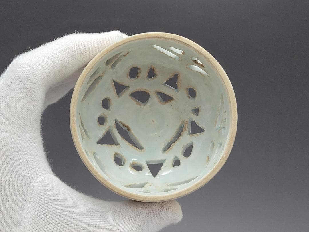 青白釉 陽透刻紋 蓋香炉 宋元時代 高さ約9.9cm