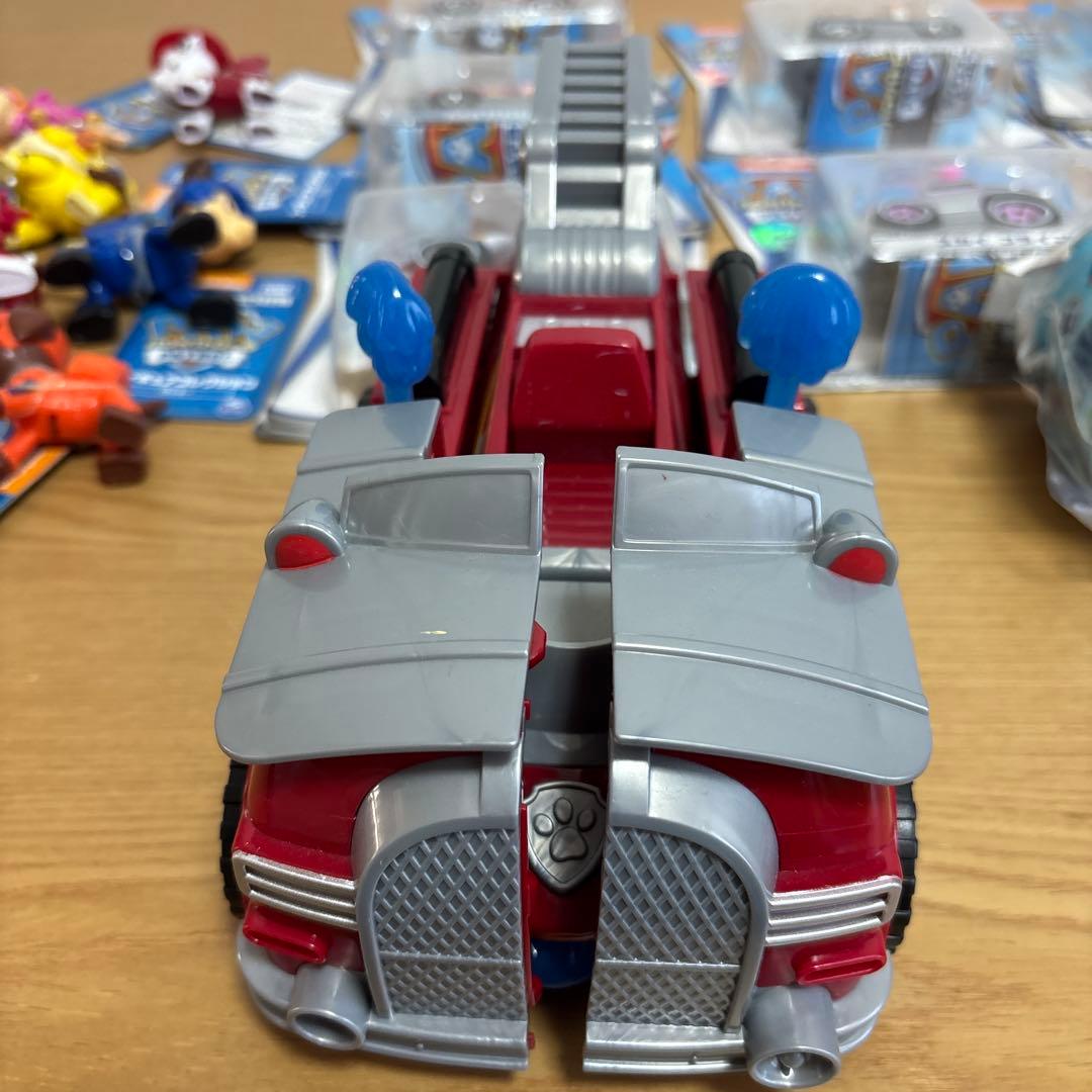 PAW Patrol フィギュアとミニカーセット