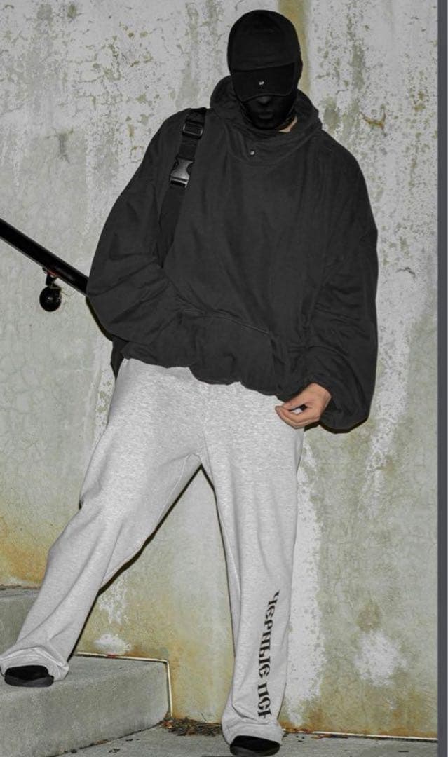 トップス yeezy gap balenciaga logo